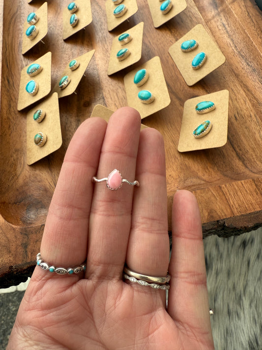 Pink Conch Wavy Ring